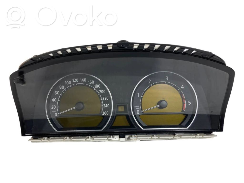 Speedometer (in the instrument panel)