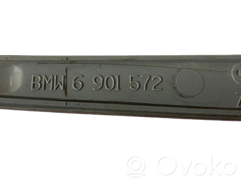 Aizmugurē atstarotājs