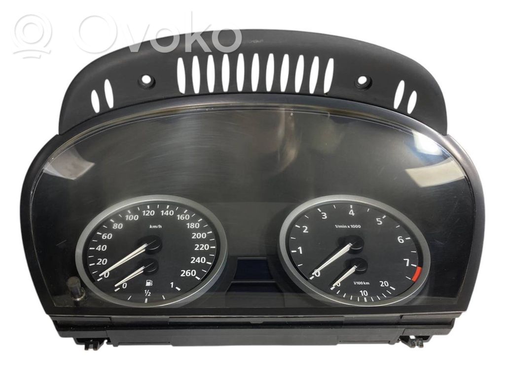 Speedometer (in the instrument panel)