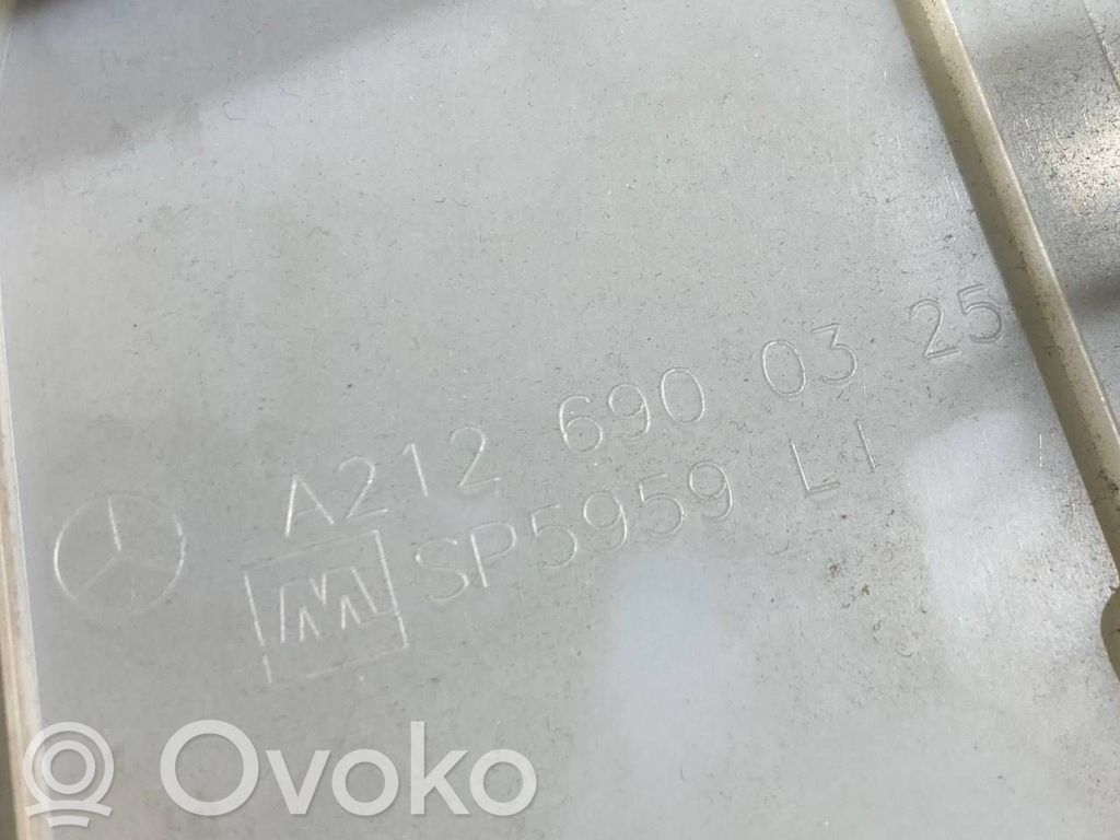 (B) statņa dekoratīvā apdare (augšdaļa)