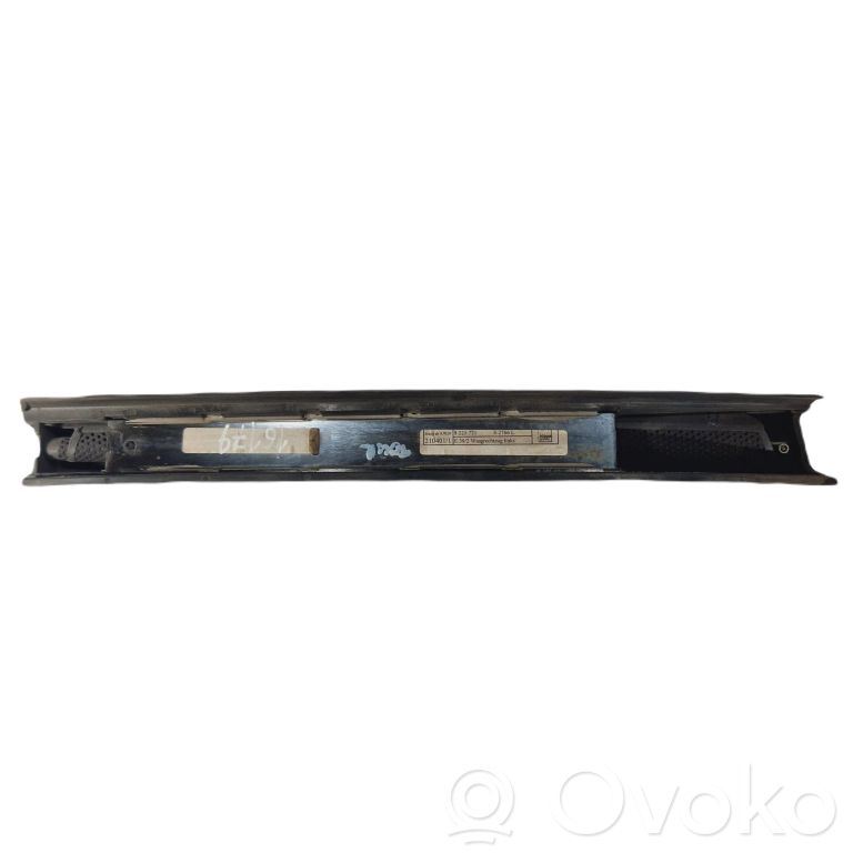 Universāla aizmugurējā sānu logu saulessargs / žalūzija