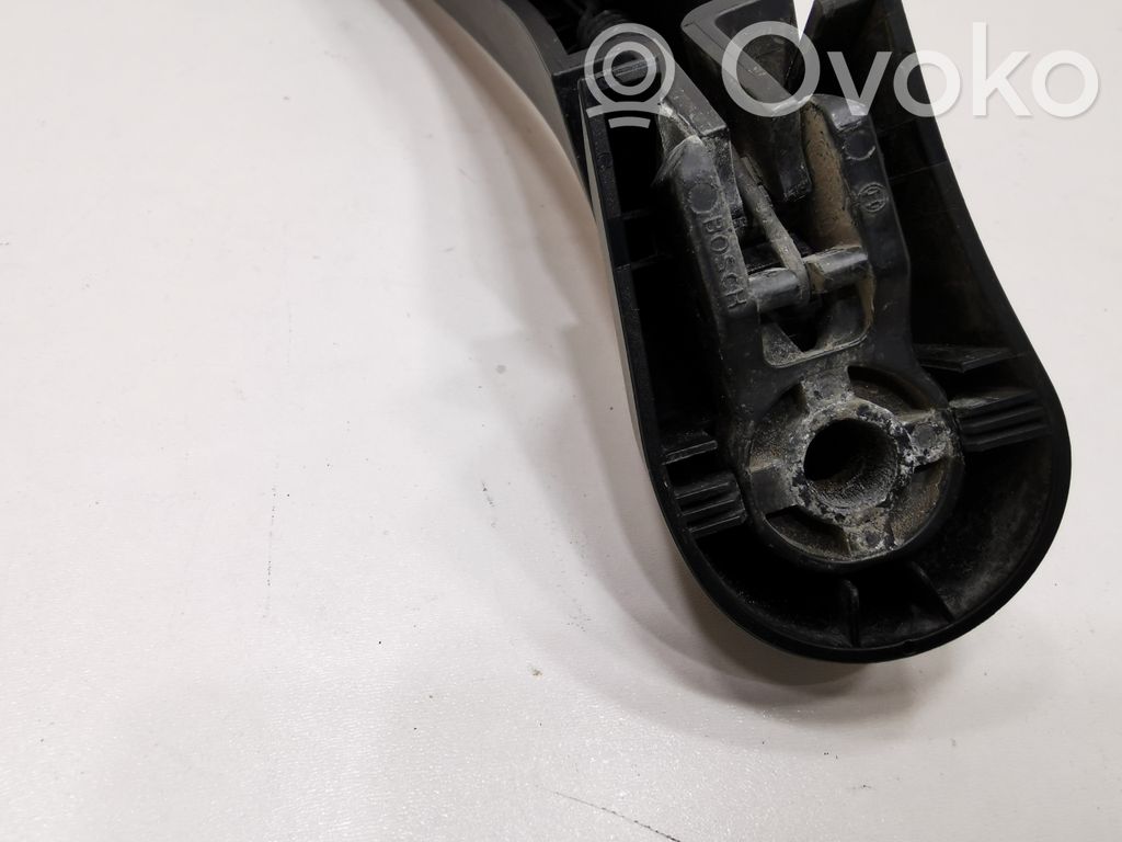 Aizmugurējā loga tīrītājs