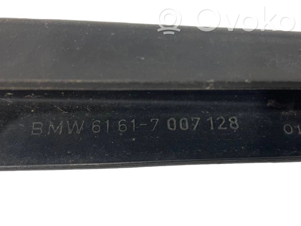 Windshield wiper arm