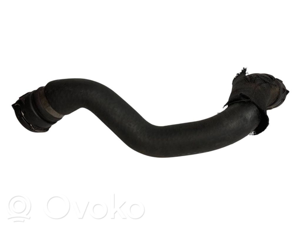 Caurulīte (-es) / šļūtene (-es)