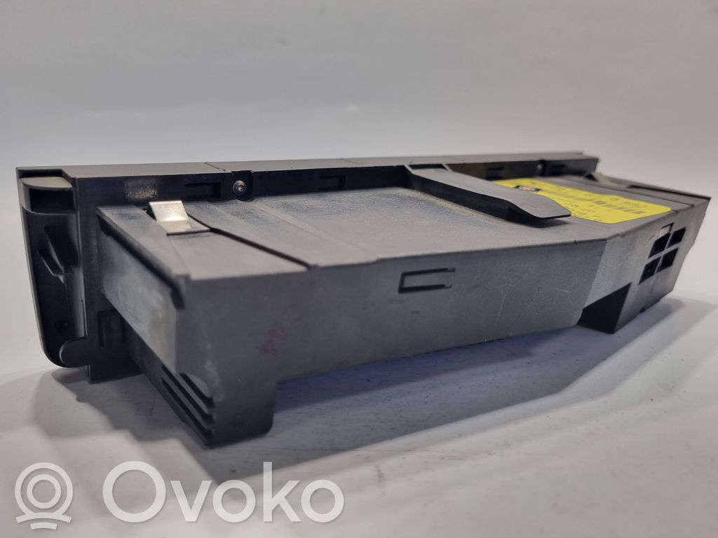 Gaisa kondicioniera / klimata kontroles / salona apsildes vadības bloks (salonā)