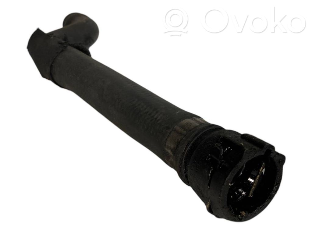 Caurulīte (-es) / šļūtene (-es)