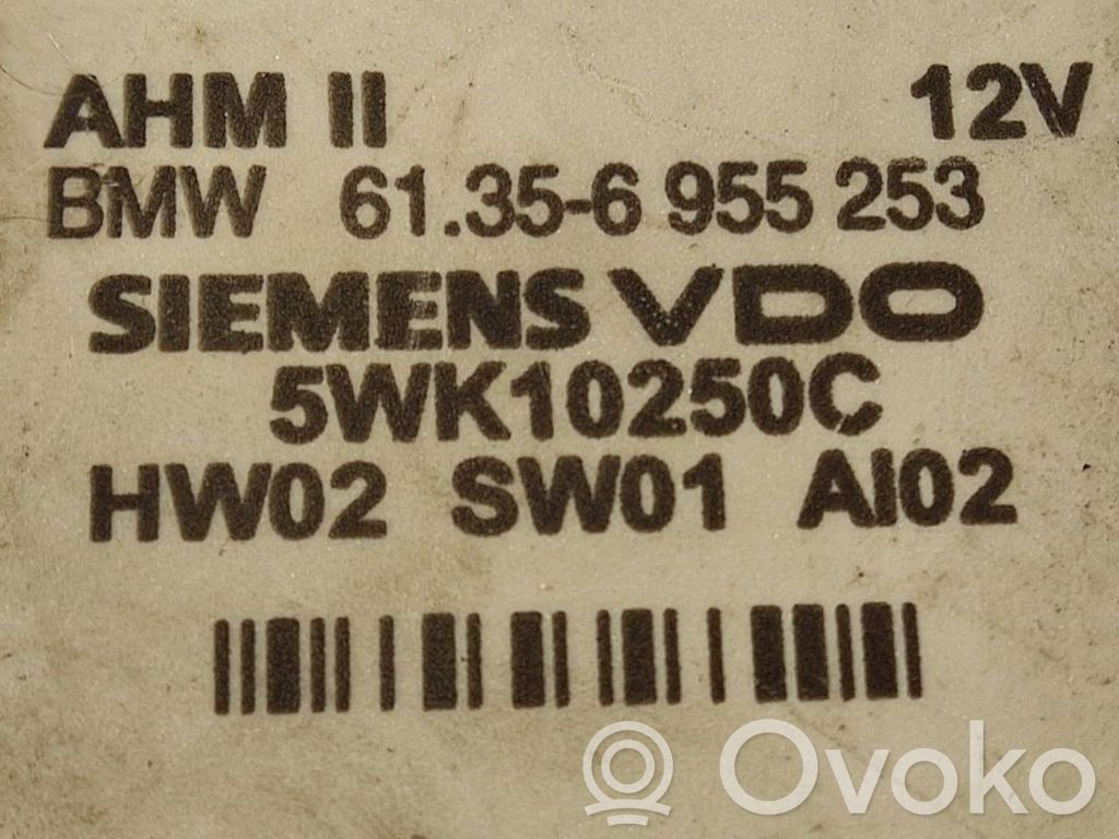 Piekabes āķa vadības bloks