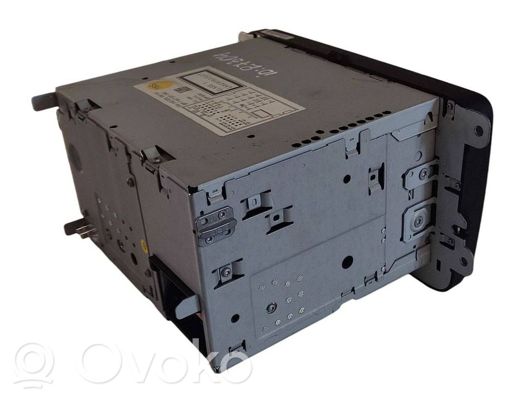 Radio / CD/DVD atskaņotājs / navigācija