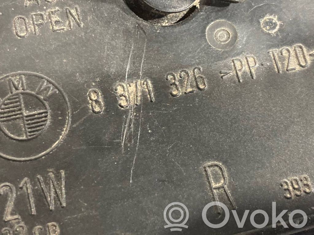 Держатель крышки заднего фонаря