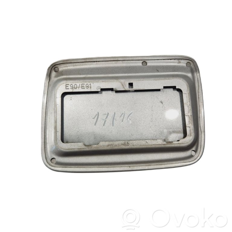 Декоративная отделка вокруг крышки топливного бака