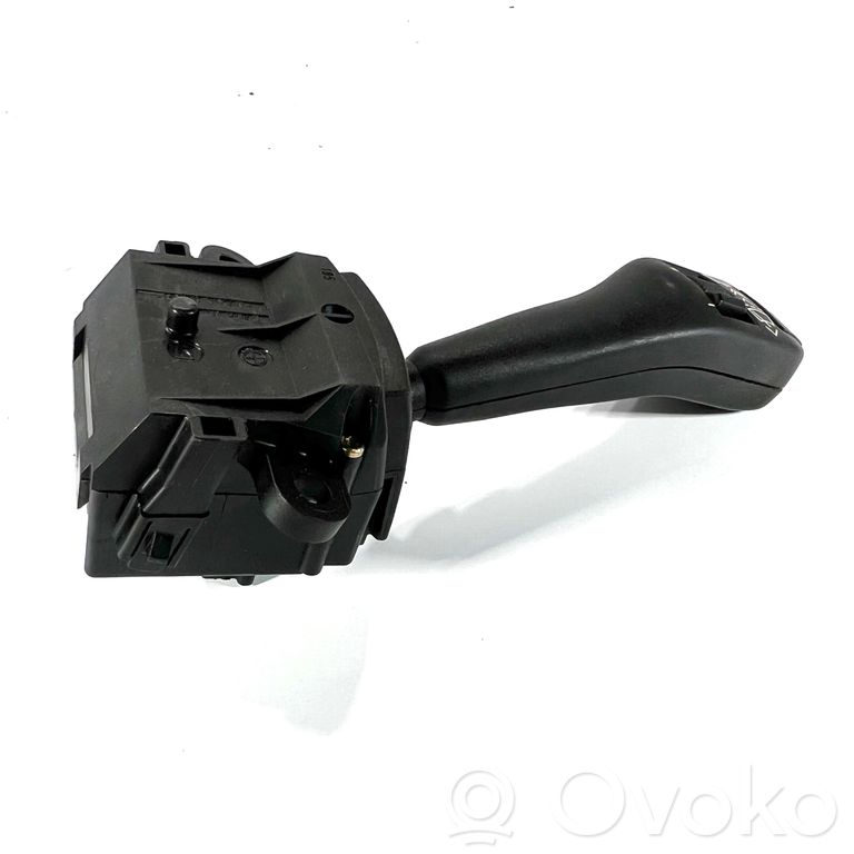 Stikla tīrītāju slēdzis