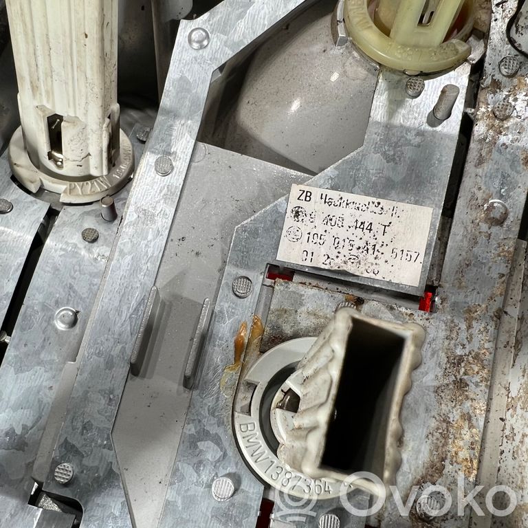 Aizmugurējais lukturis virsbūvē