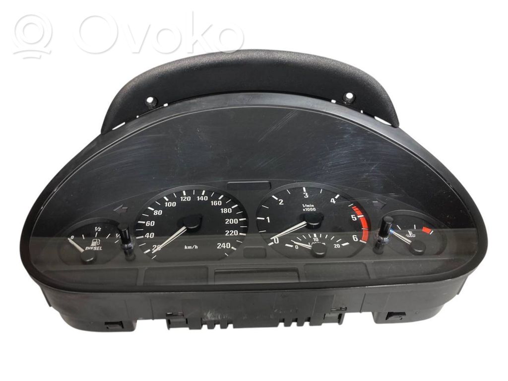 Speedometer (in the instrument panel)