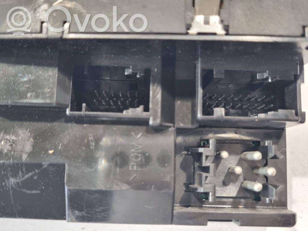 Window lift control switch(es)