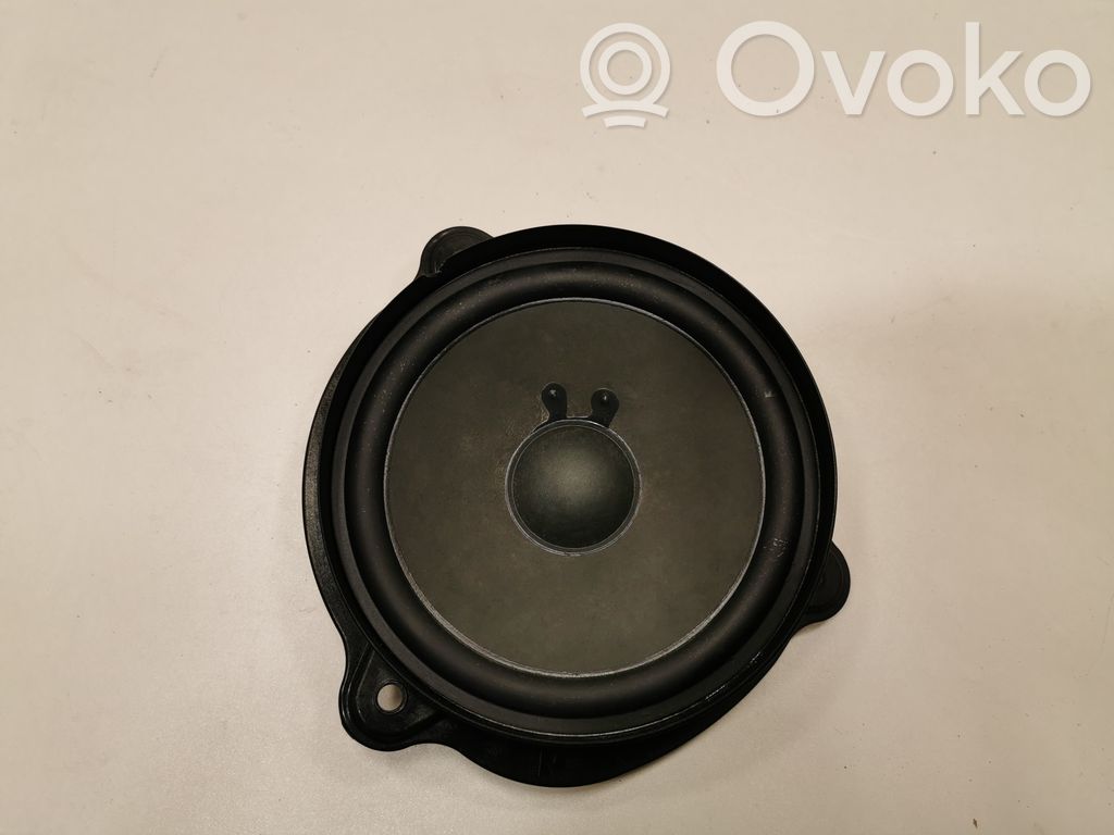 Speaker(s) in the rear door