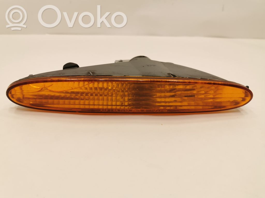 Указатель поворота на переднем бампере