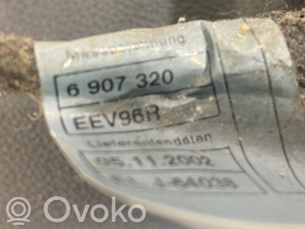 Aizmugurējā sēdekļa roku balsts