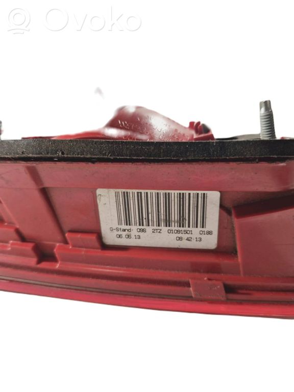 Задний фонарь на капоте