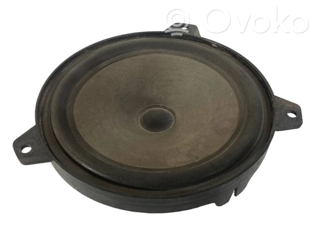 Speaker(s) in front door