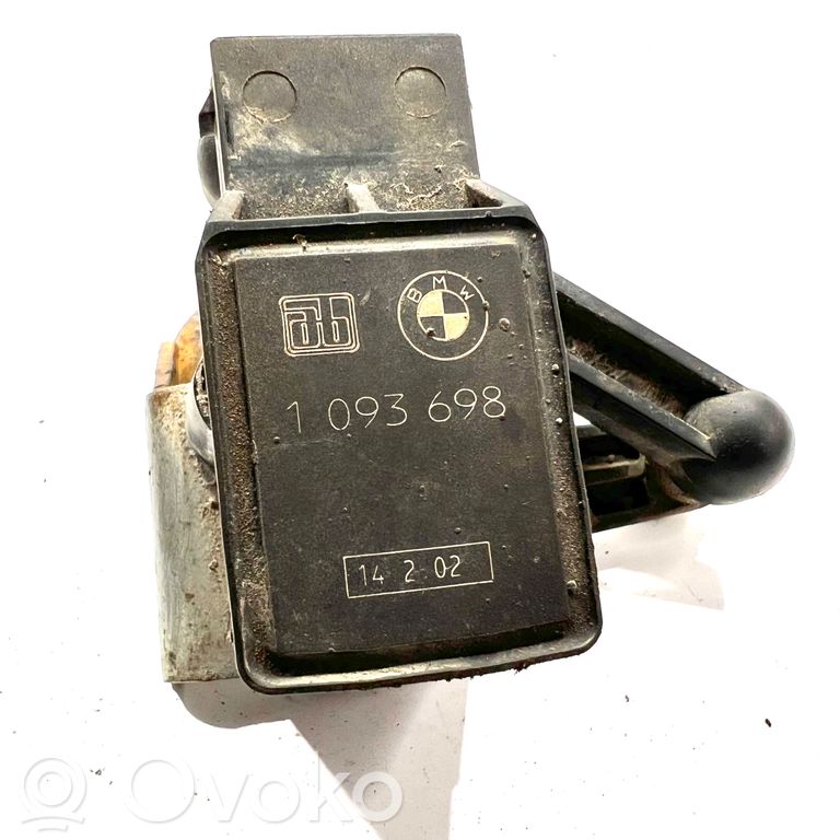 Augstuma sensors (priekšējo lukturu)