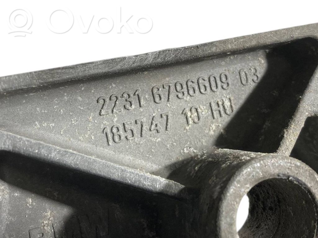 Transmission mounting bracket