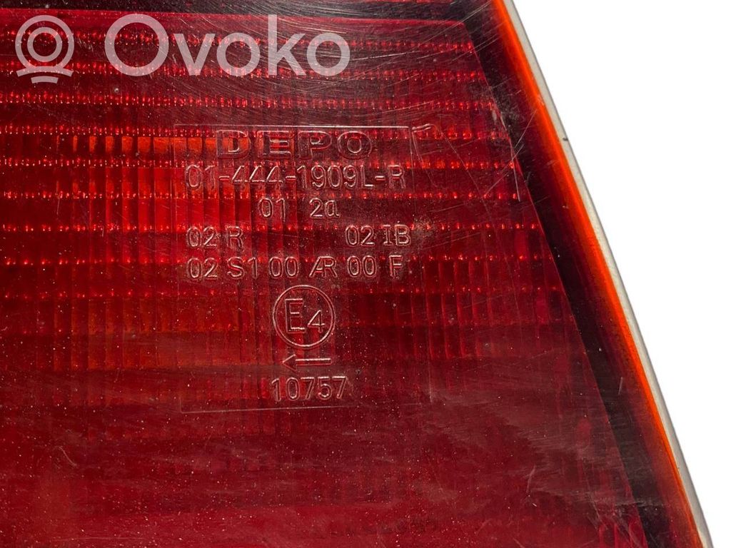 Aizmugurējais lukturis virsbūvē