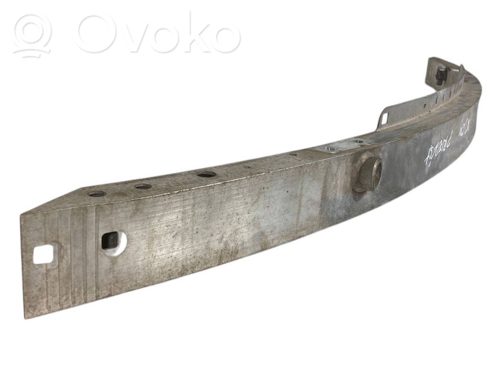 Priekšpusē bampera sija / balka