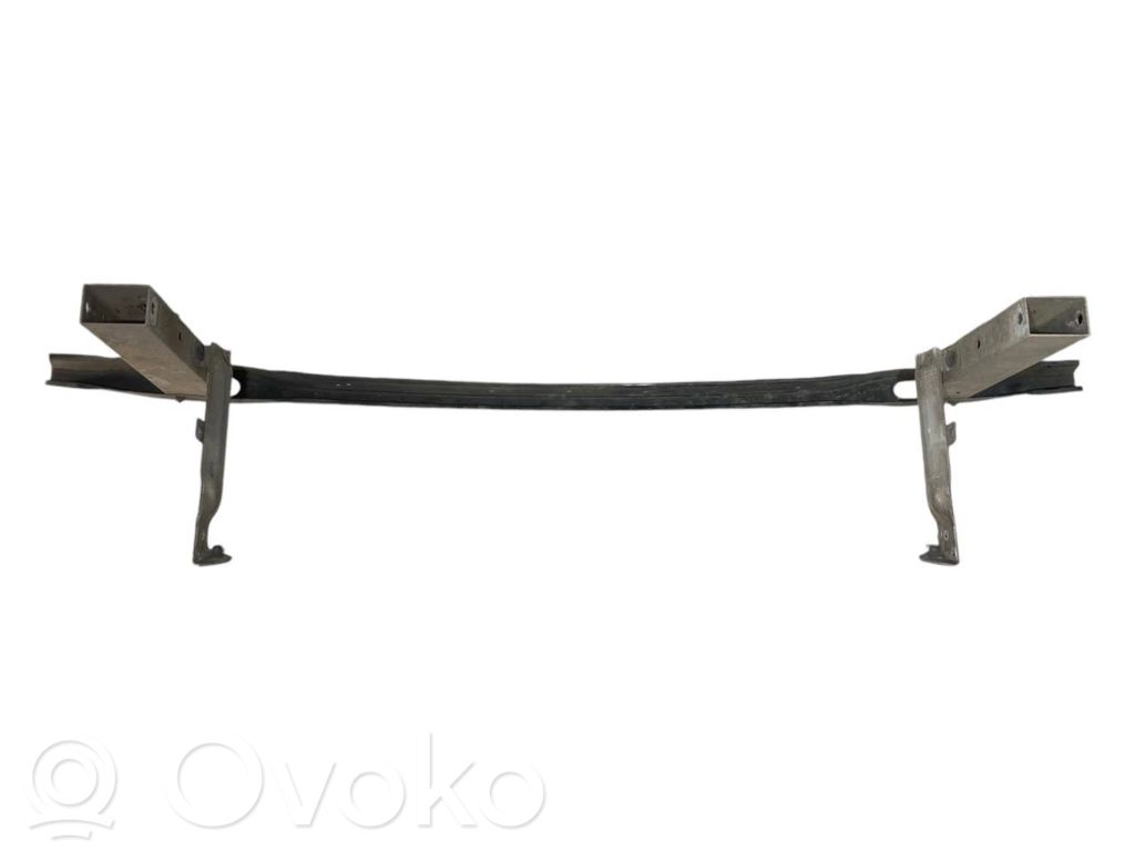 Priekšpusē bampera sija / balka