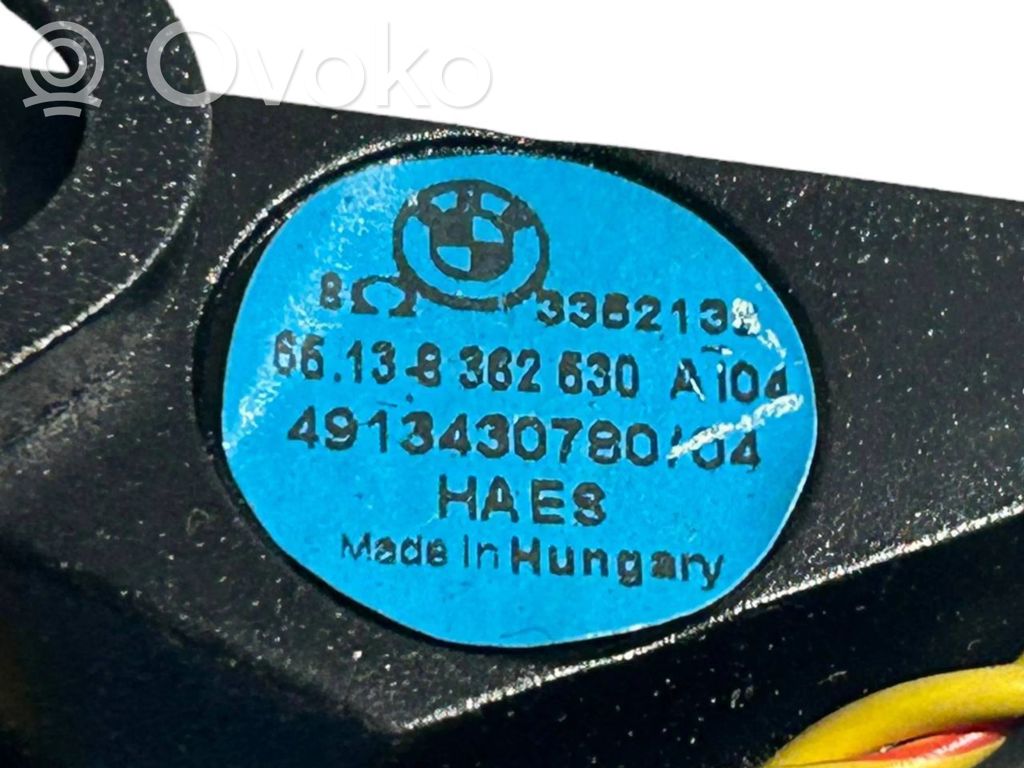 Skaļrunis (-i) priekšējās durvīs