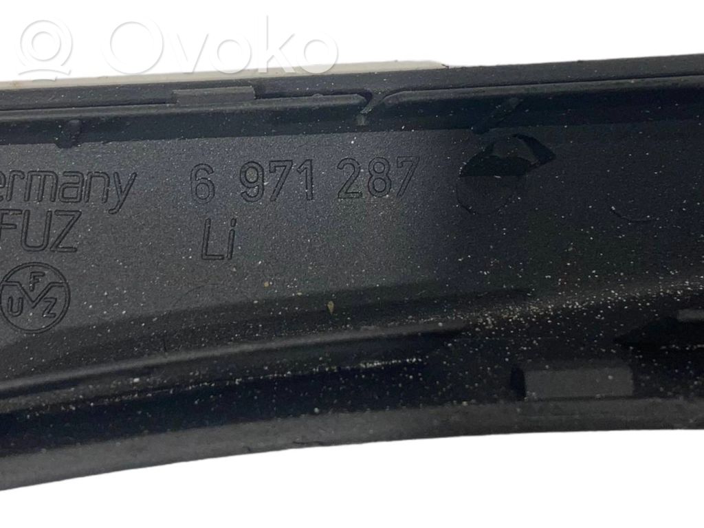 Cita veida salona detaļa