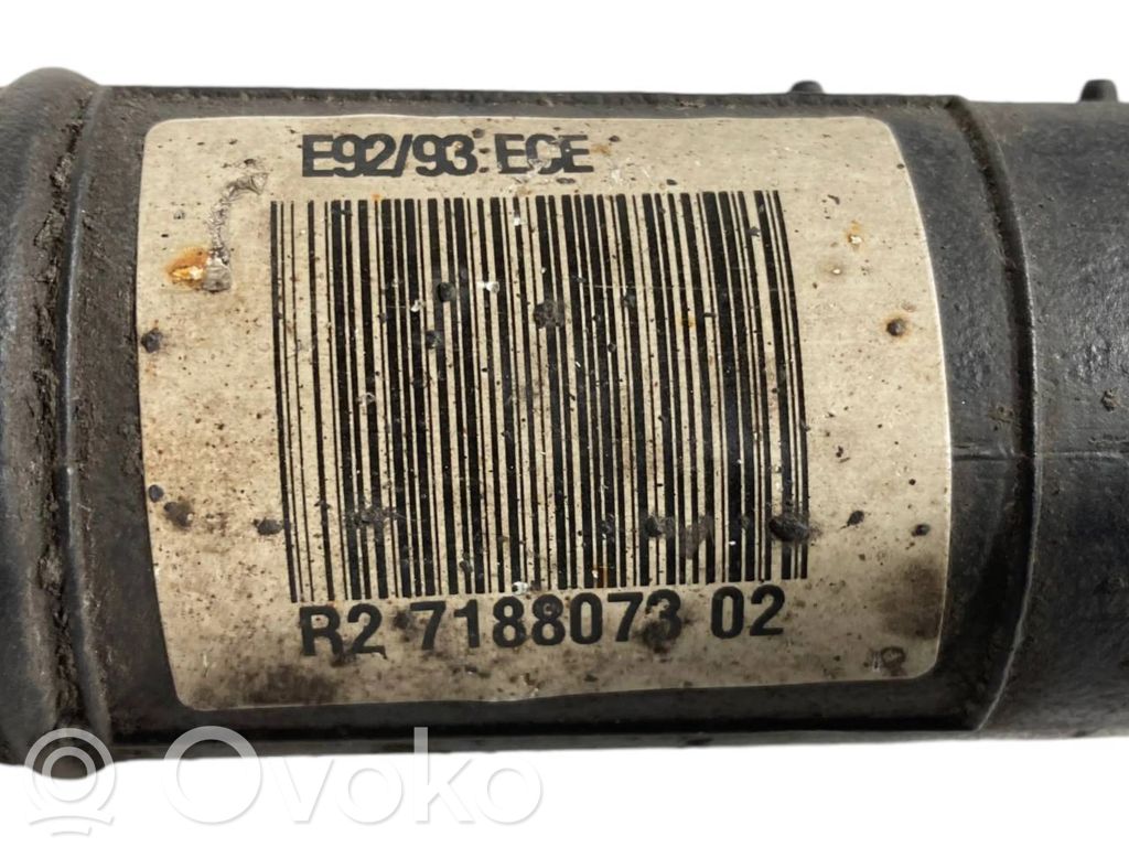 Degvielas tvertnes uzpildes caurule