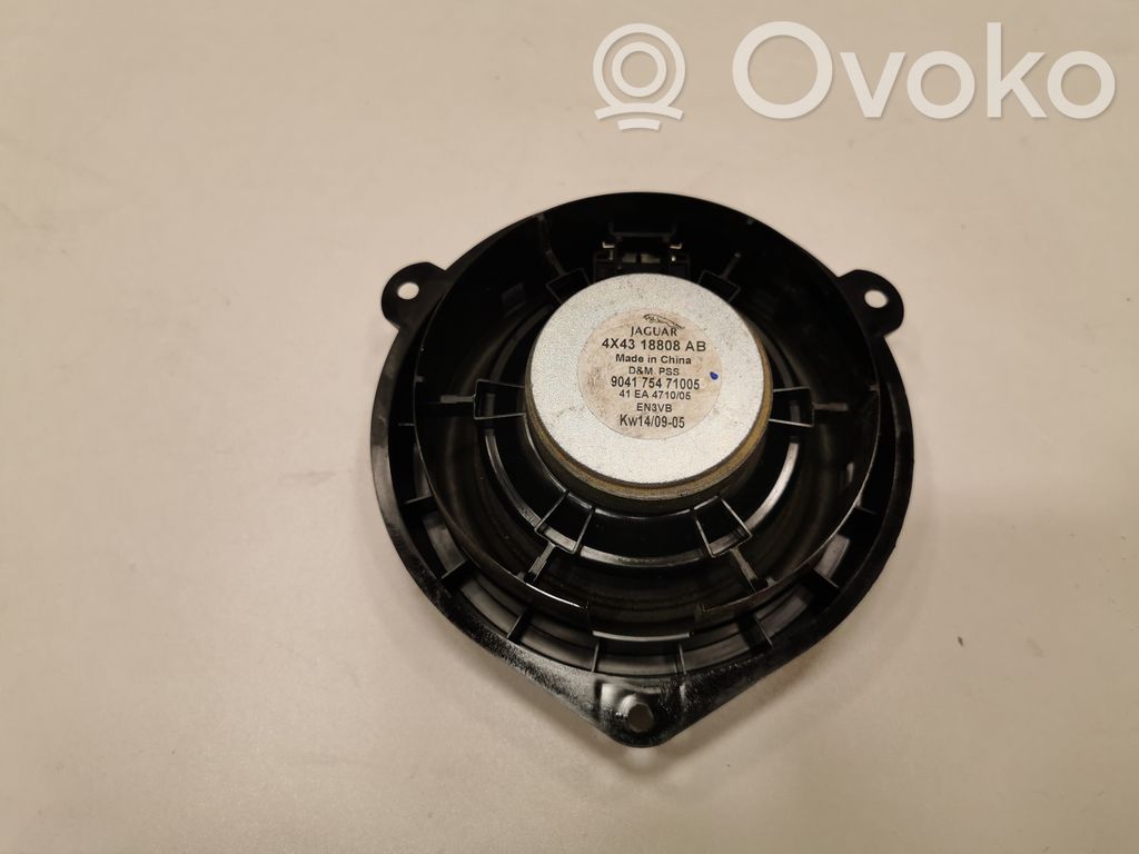 Speaker(s) in front door