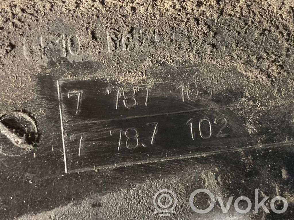 Dzinēja pārsegs (dekoratīva apdare)