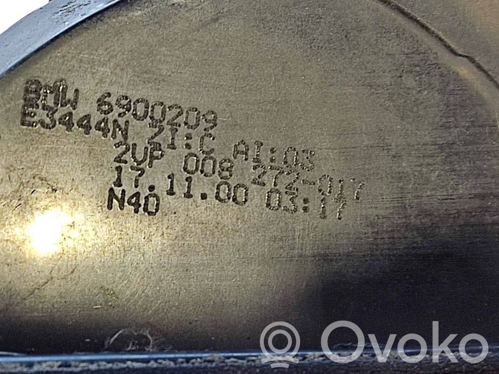 Задний фонарь в кузове