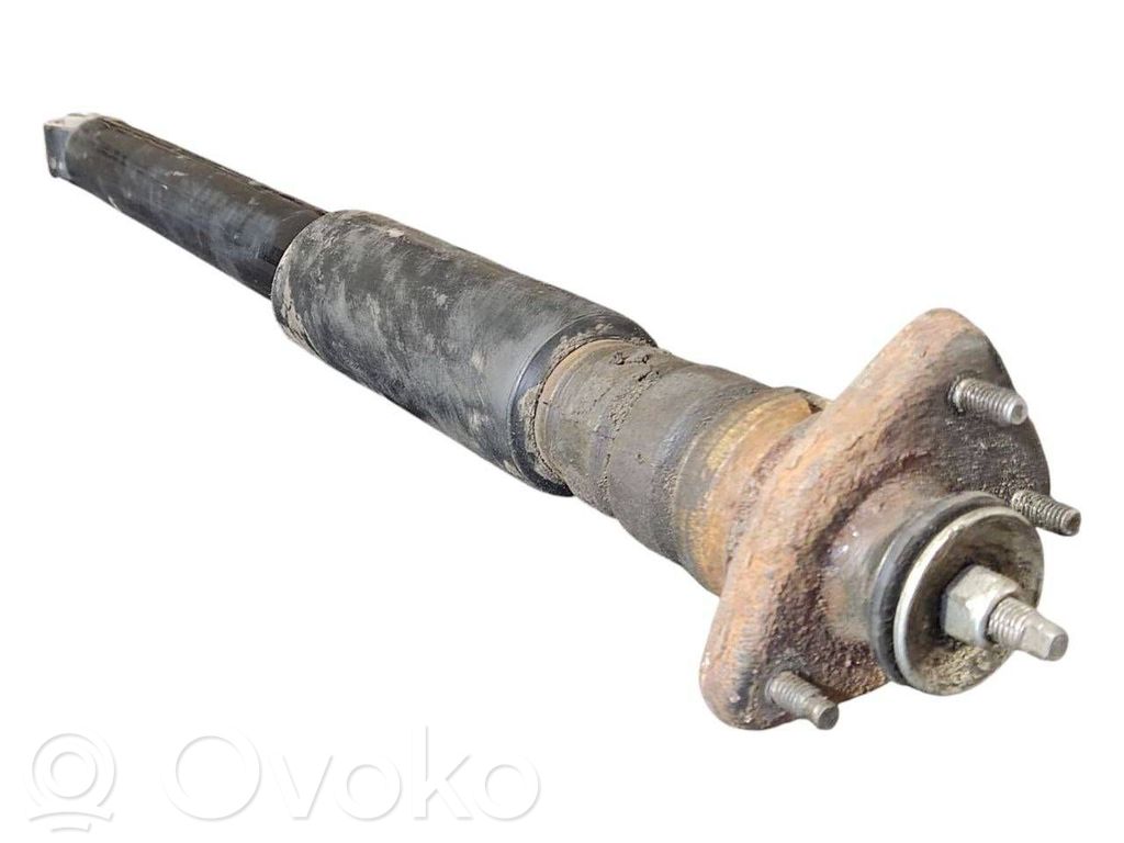 Aizmugurē amortizators ar atsperi