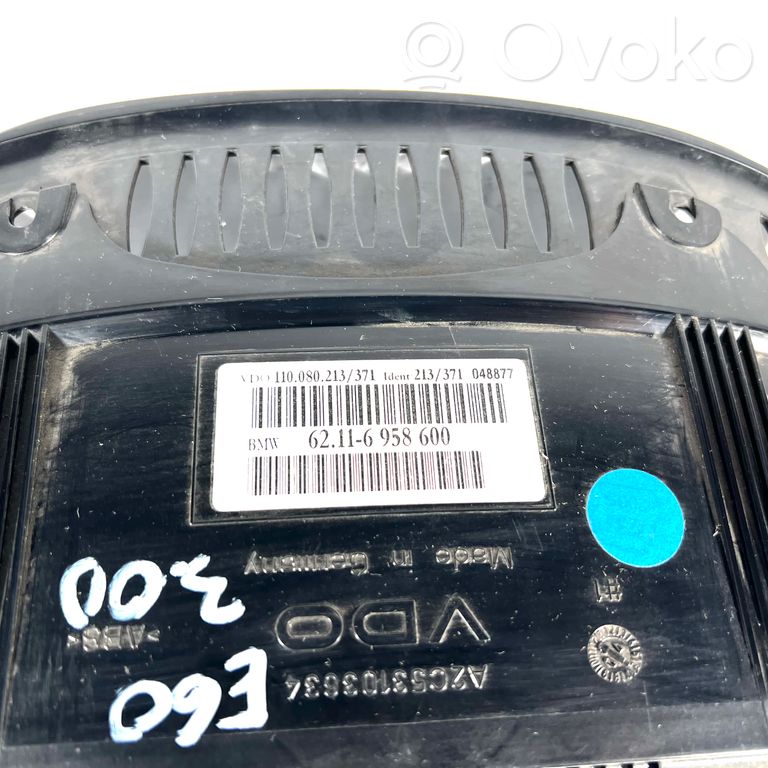 Speedometer (in the instrument panel)