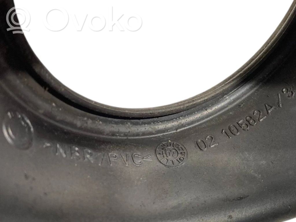 Degvielas tvertnes uzpildes caurule