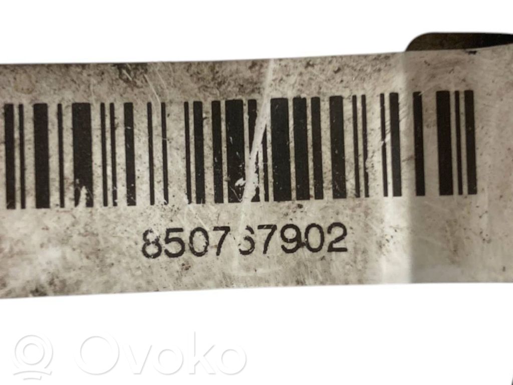 Caurule (-es) / šļūtene (-es)