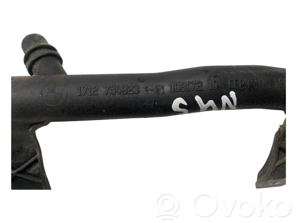 Caurulīte (-es) / šļūtene (-es)