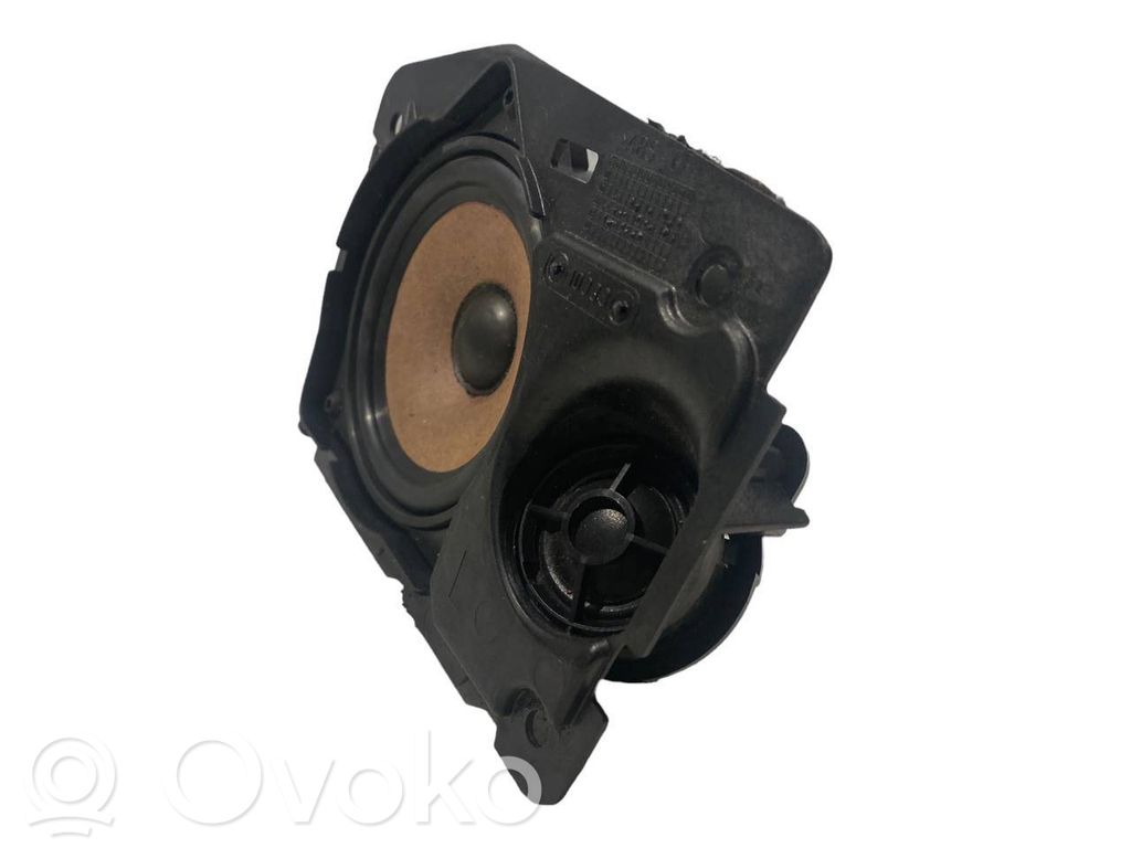 Speaker(s) in the rear door