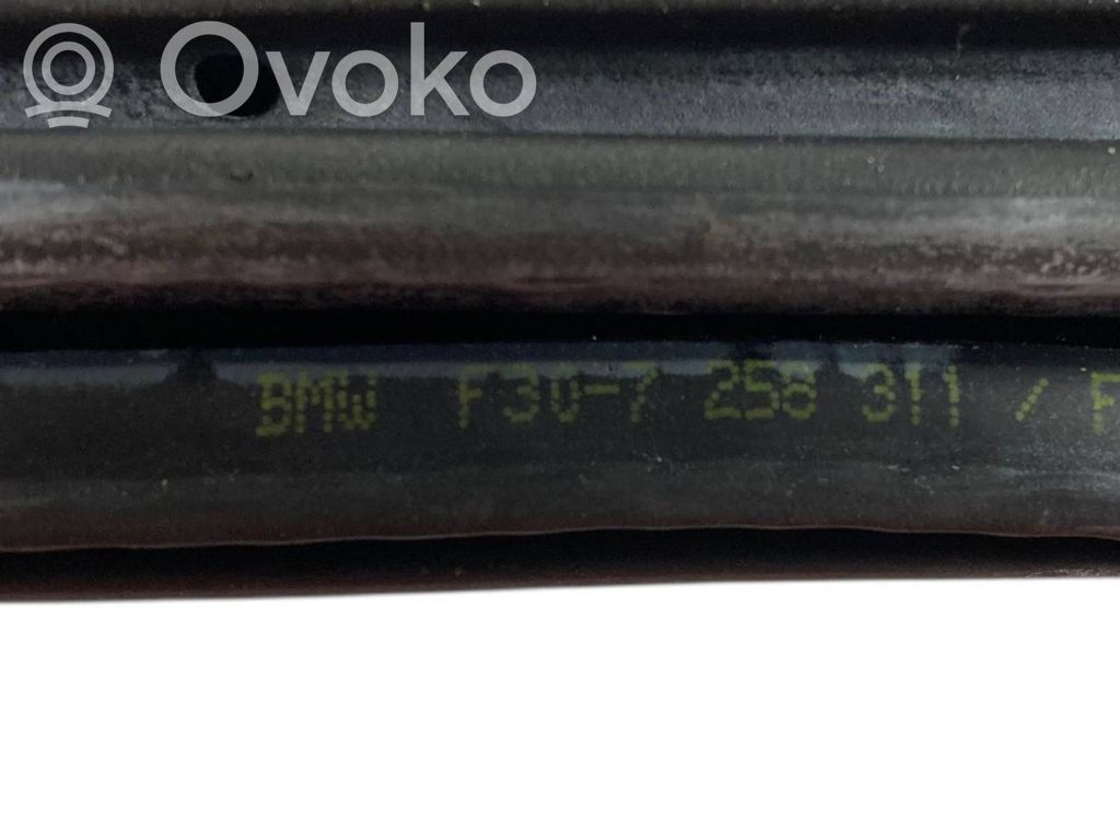 Apdares gumija (uz aizmugurē durvīm)