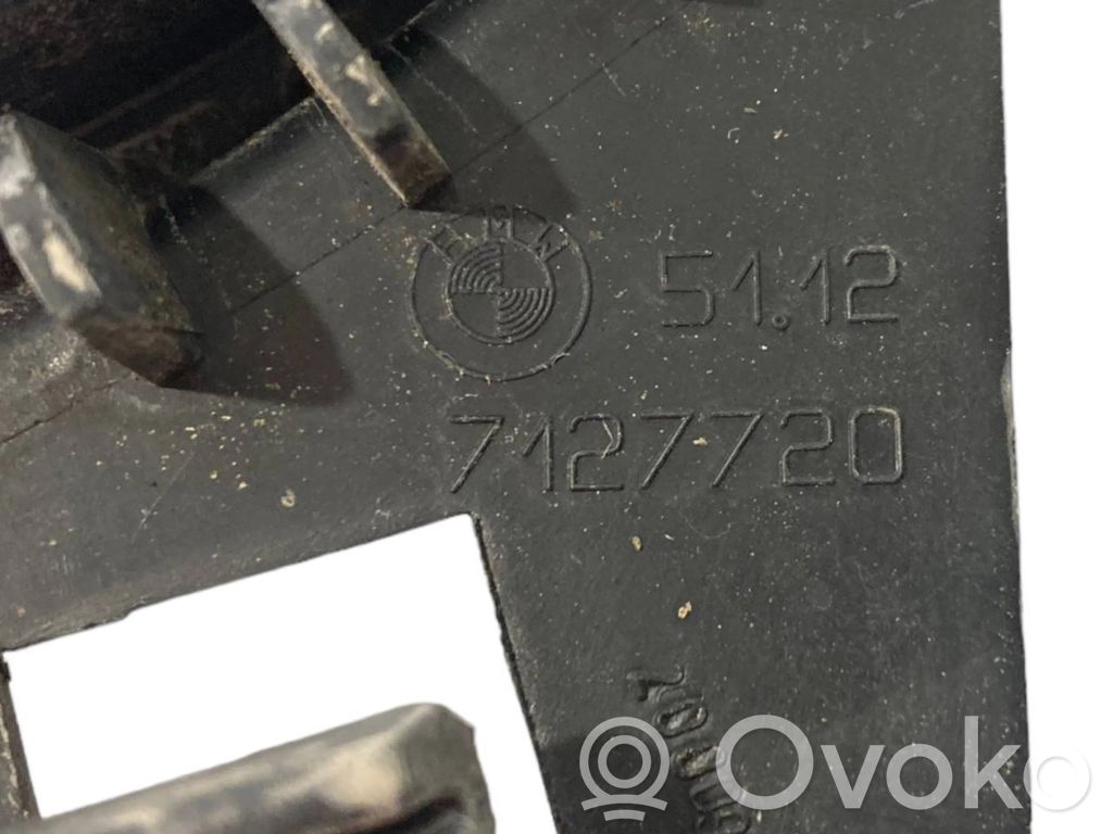 Rear bumper mounting bracket