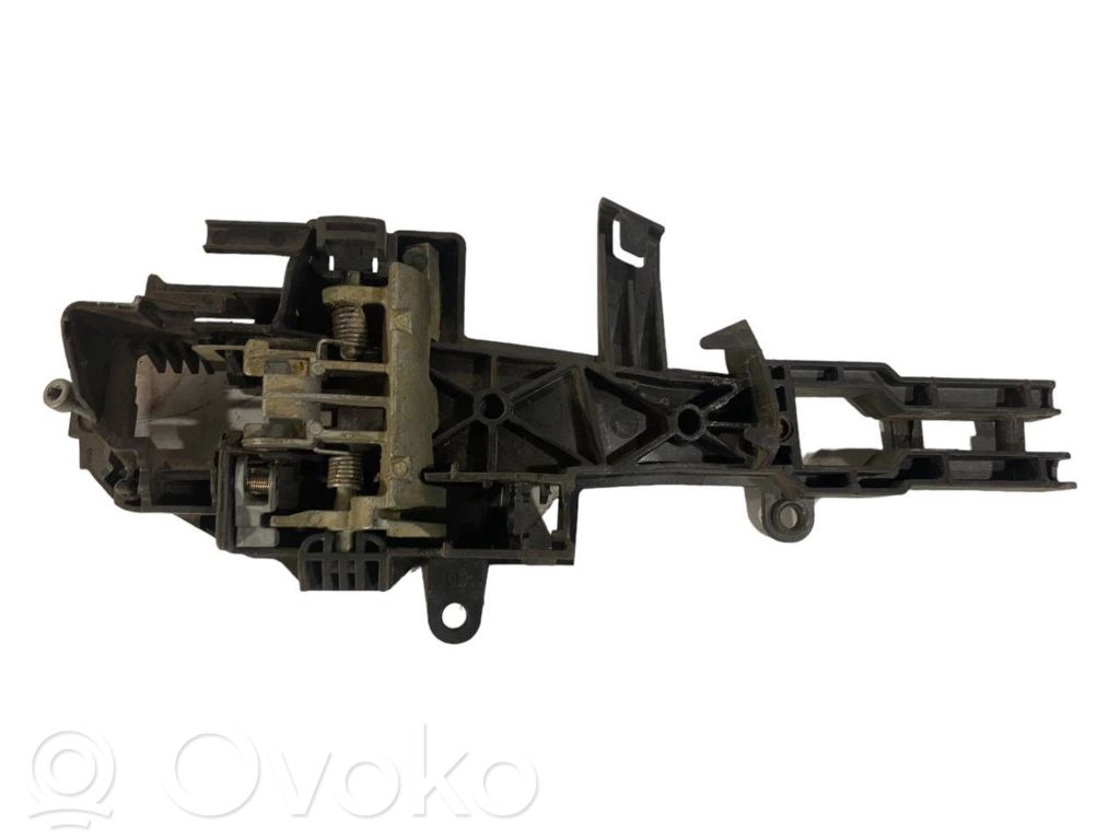 Aizmugurē turētājs / kronšteins ārējam atvēršanas rokturim