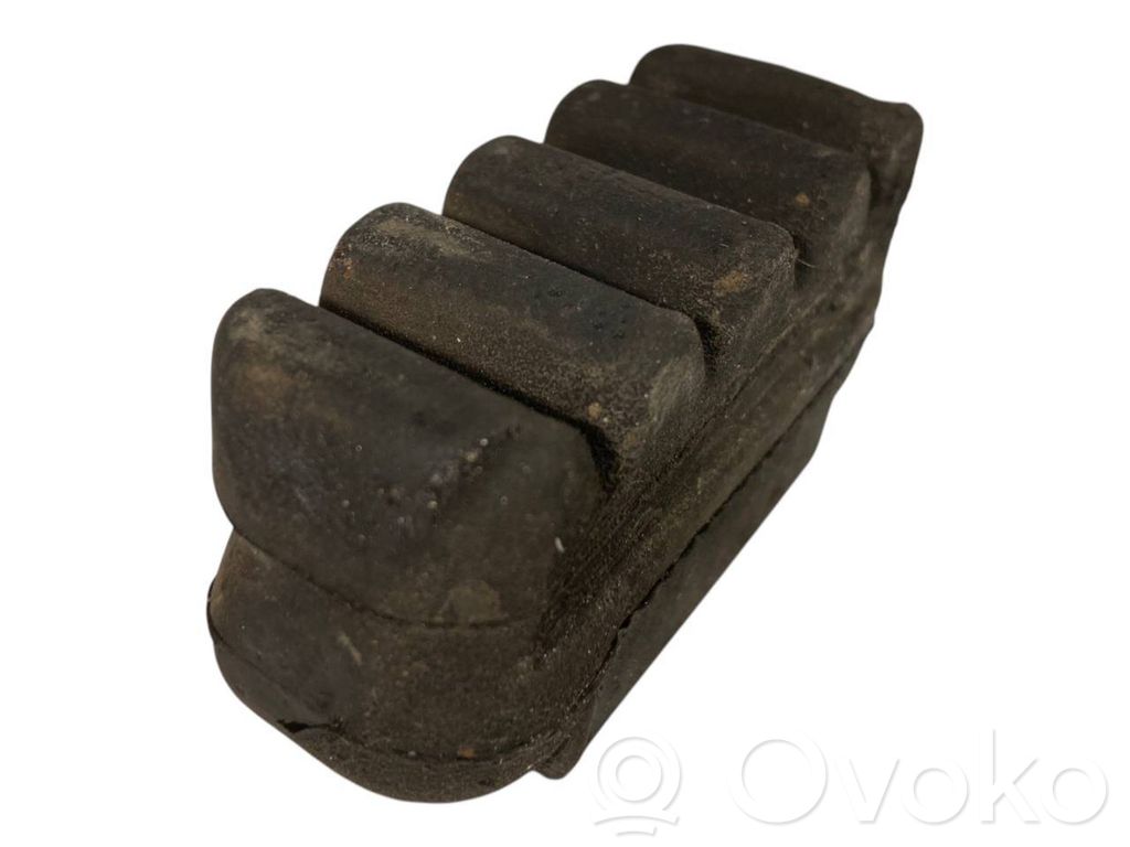 Radiator(s) holder/bracket