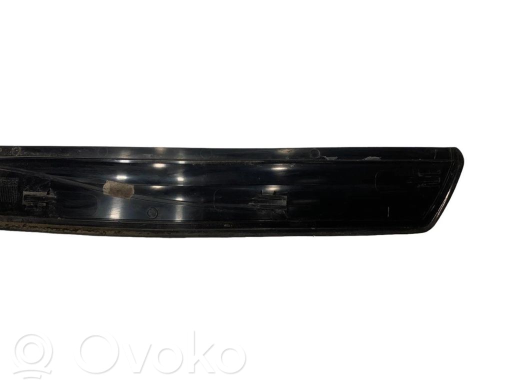 Rear door sill trim (inner)