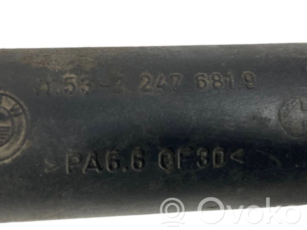 Caurulīte (-es) / šļūtene (-es)