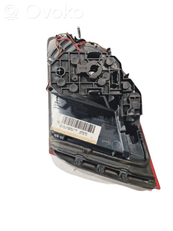 Задний фонарь на капоте