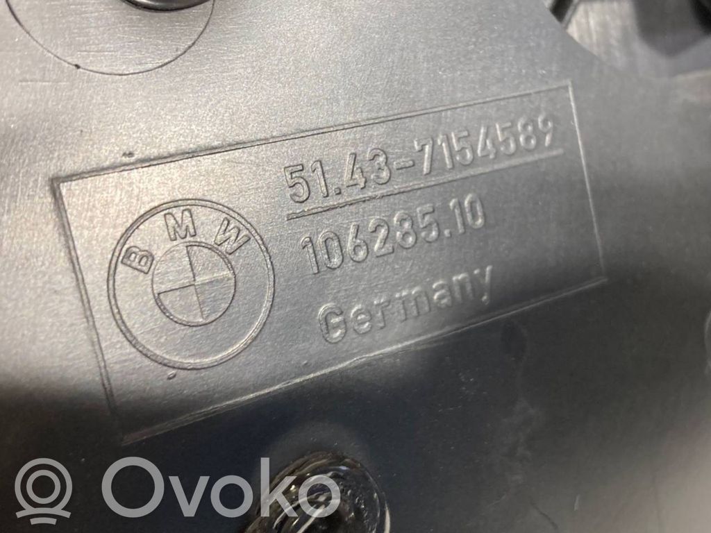 Apšuvums aizmugurējām durvīm