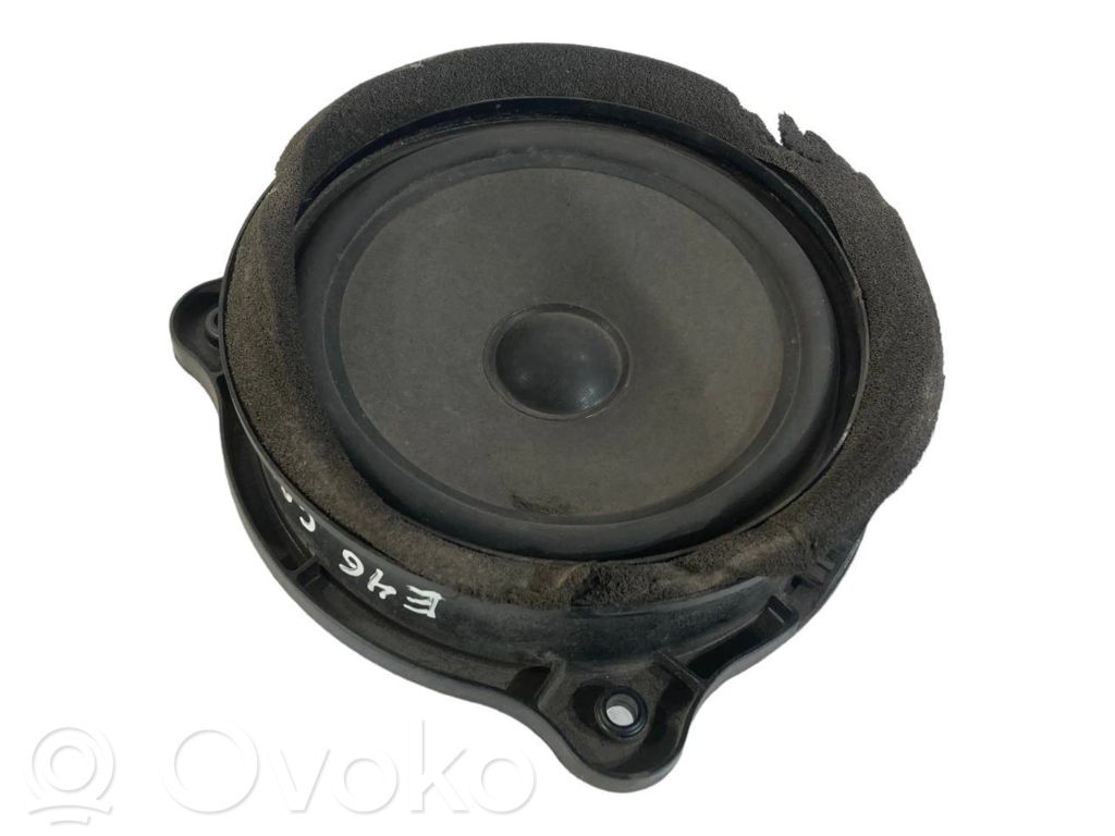 Speaker(s) in front door