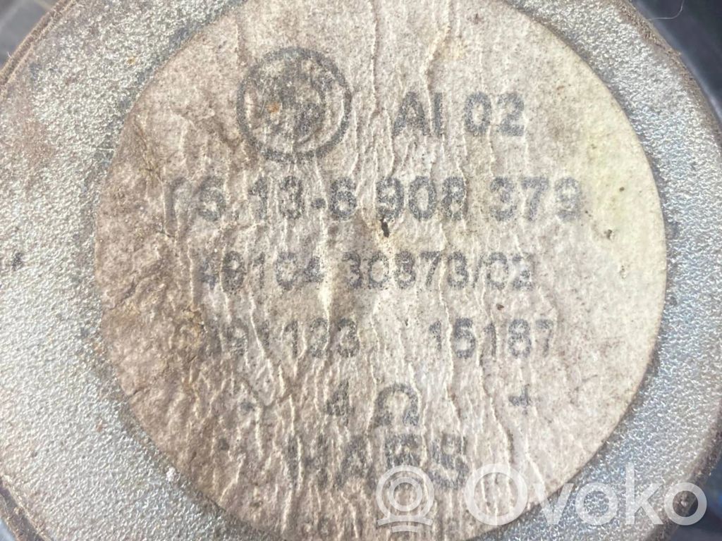 Skaļrunis (-i) priekšējās durvīs